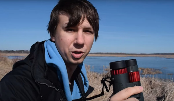Badgerland Birding reviewing the Oberwerk Sport ED